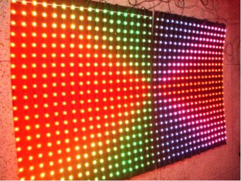 Su bajo consumo comparado con otras fuentes de luz incluso inferior a las lamparas de bajo consumo y tubos fluorescentes, lo posiciona dentro del grupo de los productos ambientalmente amigables y ecológicos. Sumado a todo esto nos encontramos con que su precio y disponibilidad en el mercado lo hacen cada vez más asequible al publico en general e indicado para cada ves mas aplicaciones de uso cotidiano en el mundo del siglo XXI