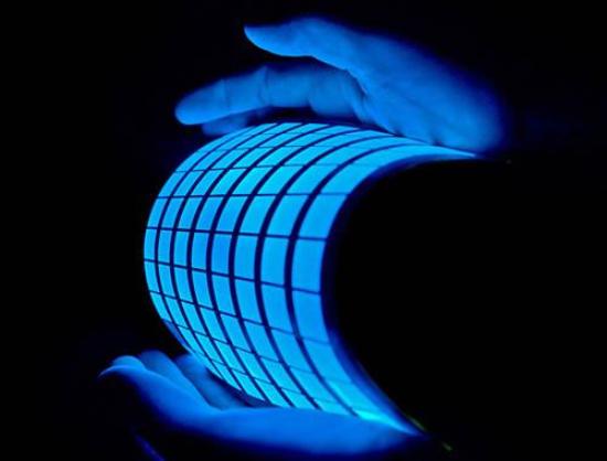 Los OLED pudieran cambiar radicalmente todo eso, con   fuentes de luz amplia y difusa que bañan la habitación con un gentil   resplandor.